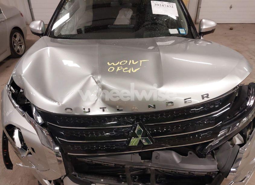 Photo 10 of 2022 Mitsubishi Outlander BLACK EDITION S-AWC/SE 2.5 S-AWC/SE LAUNCH EDITION S-AWC (VIN JA4J4UA82NZ050965)