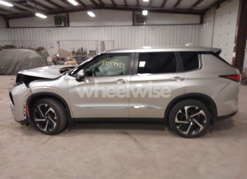 Photo 14 of 2022 Mitsubishi Outlander BLACK EDITION S-AWC/SE 2.5 S-AWC/SE LAUNCH EDITION S-AWC (VIN JA4J4UA82NZ050965)