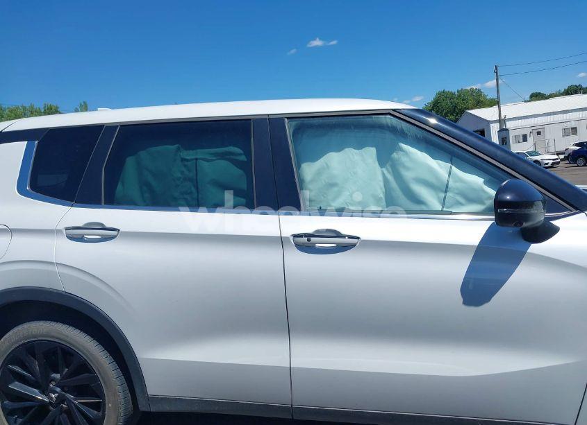 Photo 13 of 2023 Mitsubishi Outlander (VIN JA4J4UA82PZ017497)