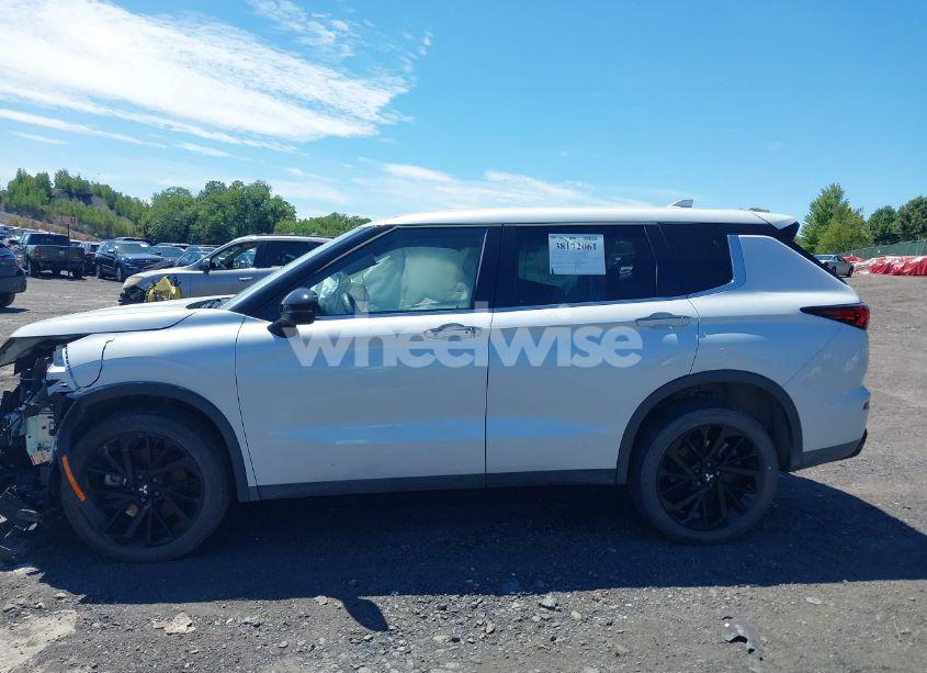 Photo 14 of 2023 Mitsubishi Outlander (VIN JA4J4UA82PZ017497)