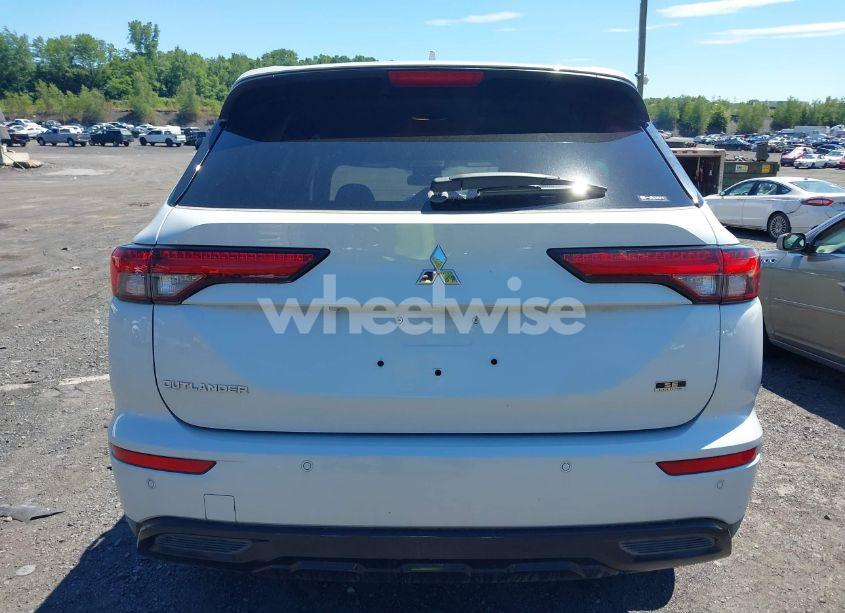 Photo 16 of 2023 Mitsubishi Outlander (VIN JA4J4UA82PZ017497)