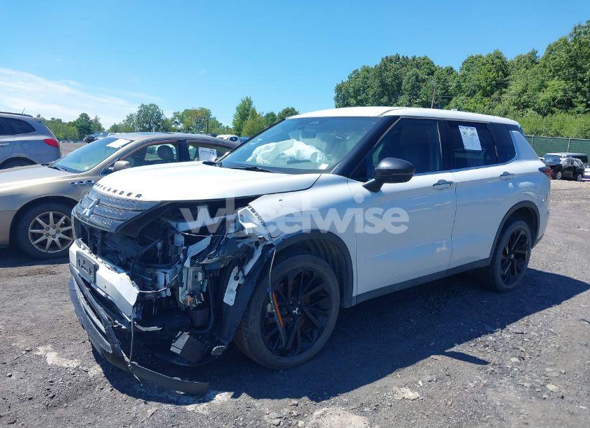 Photo 2 of 2023 Mitsubishi Outlander (VIN JA4J4UA82PZ017497)