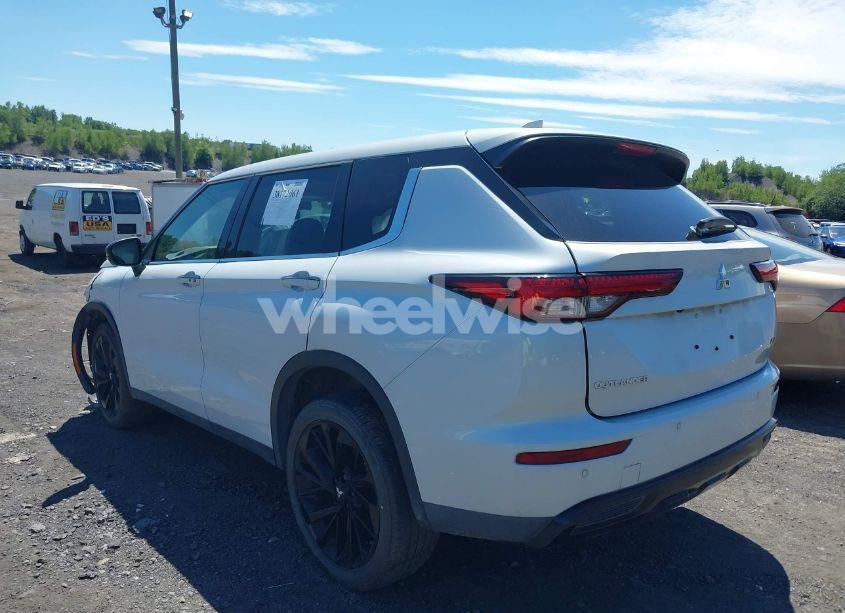Photo 3 of 2023 Mitsubishi Outlander (VIN JA4J4UA82PZ017497)