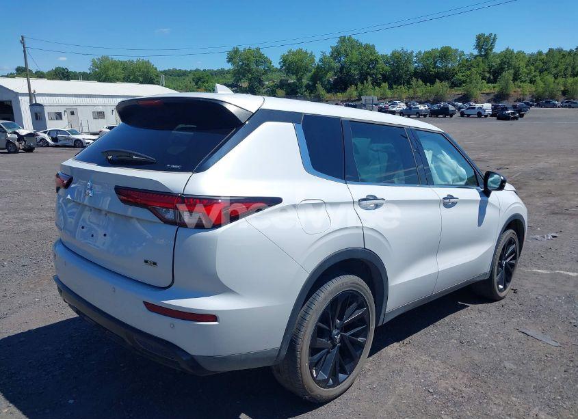 Photo 4 of 2023 Mitsubishi Outlander (VIN JA4J4UA82PZ017497)