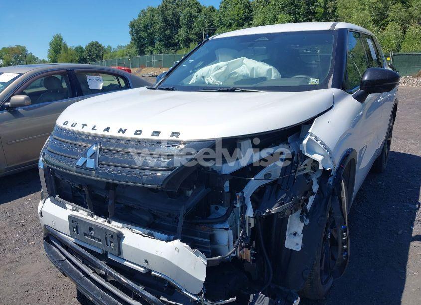 Photo 6 of 2023 Mitsubishi Outlander (VIN JA4J4UA82PZ017497)