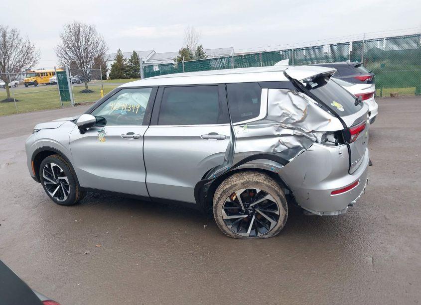 Photo 14 of 2023 Mitsubishi Outlander SE 2.5 (VIN JA4J4UA82PZ040150)