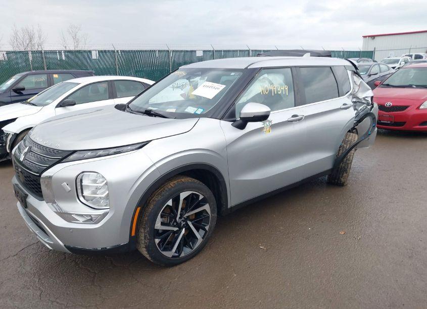 Photo 2 of 2023 Mitsubishi Outlander SE 2.5 (VIN JA4J4UA82PZ040150)