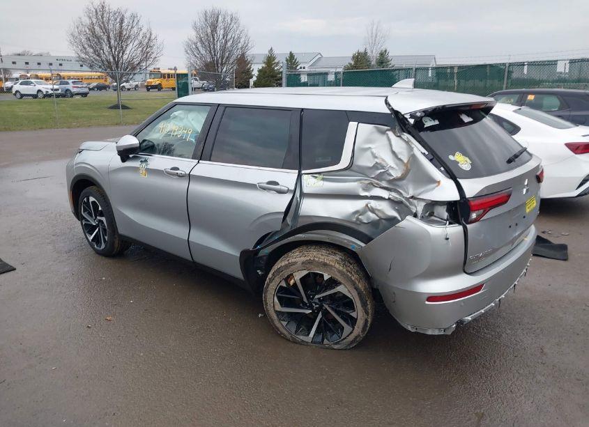 Photo 3 of 2023 Mitsubishi Outlander SE 2.5 (VIN JA4J4UA82PZ040150)