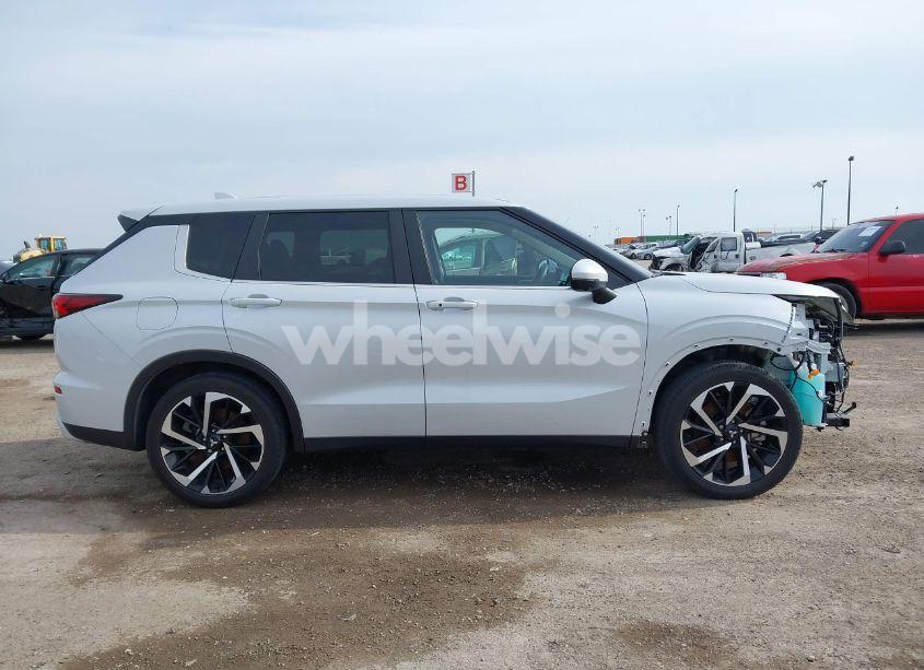 Photo 14 of 2022 Mitsubishi Outlander BLACK EDITION S-AWC/SE 2.5 S-AWC/SE LAUNCH EDITION S-AWC (VIN JA4J4UA84NZ045878)