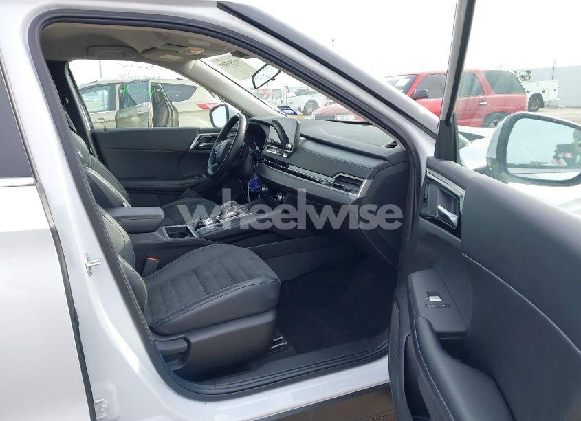 Photo 5 of 2022 Mitsubishi Outlander BLACK EDITION S-AWC/SE 2.5 S-AWC/SE LAUNCH EDITION S-AWC (VIN JA4J4UA84NZ045878)