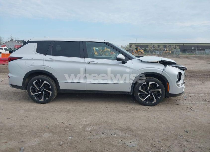 Photo 13 of 2022 Mitsubishi Outlander BLACK EDITION S-AWC/SE 2.5 S-AWC/SE LAUNCH EDITION S-AWC (VIN JA4J4UA85NZ036591)