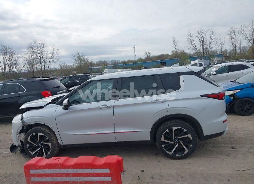 Photo 14 of 2022 Mitsubishi Outlander BLACK EDITION S-AWC/SE 2.5 S-AWC/SE LAUNCH EDITION S-AWC (VIN JA4J4UA85NZ036591)