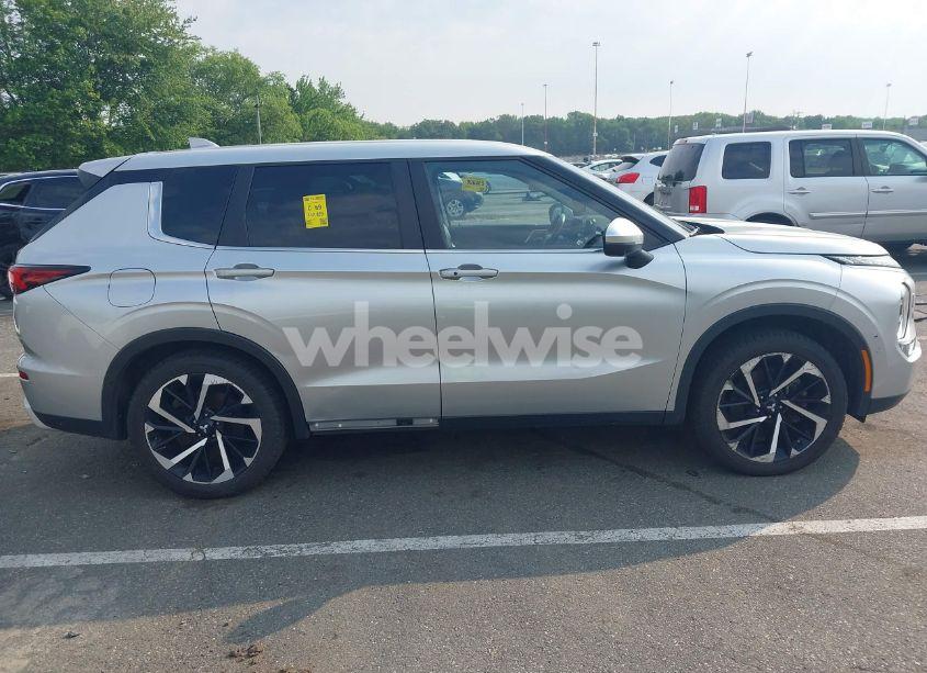 Photo 14 of 2022 Mitsubishi Outlander BLACK EDITION S-AWC/SE 2.5 S-AWC/SE LAUNCH EDITION S-AWC (VIN JA4J4UA86NZ030850)