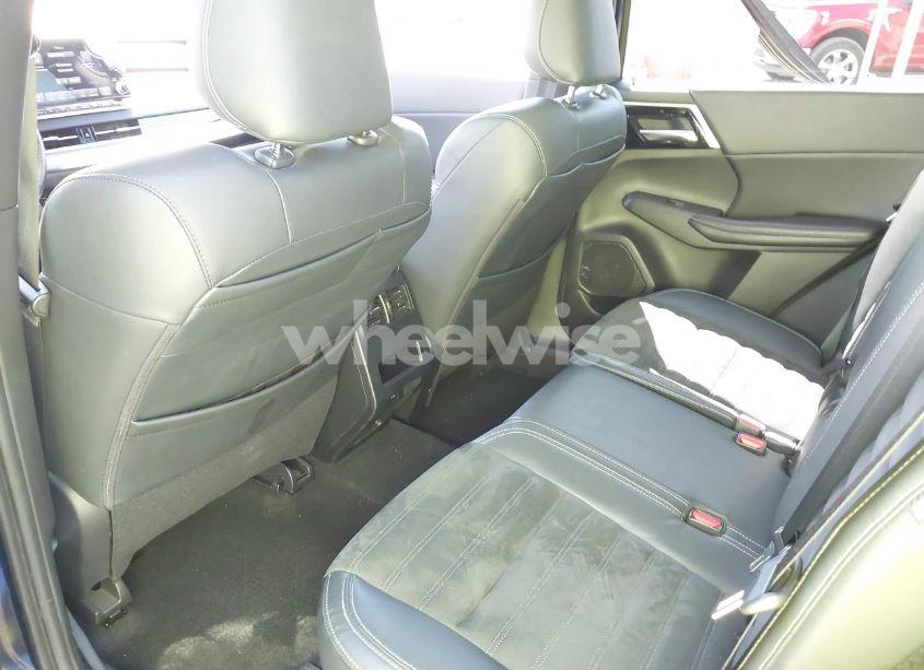 Photo 8 of 2022 Mitsubishi Outlander BLACK EDITION S-AWC/SE 2.5 S-AWC/SE LAUNCH EDITION S-AWC (VIN JA4J4UA86NZ047325)