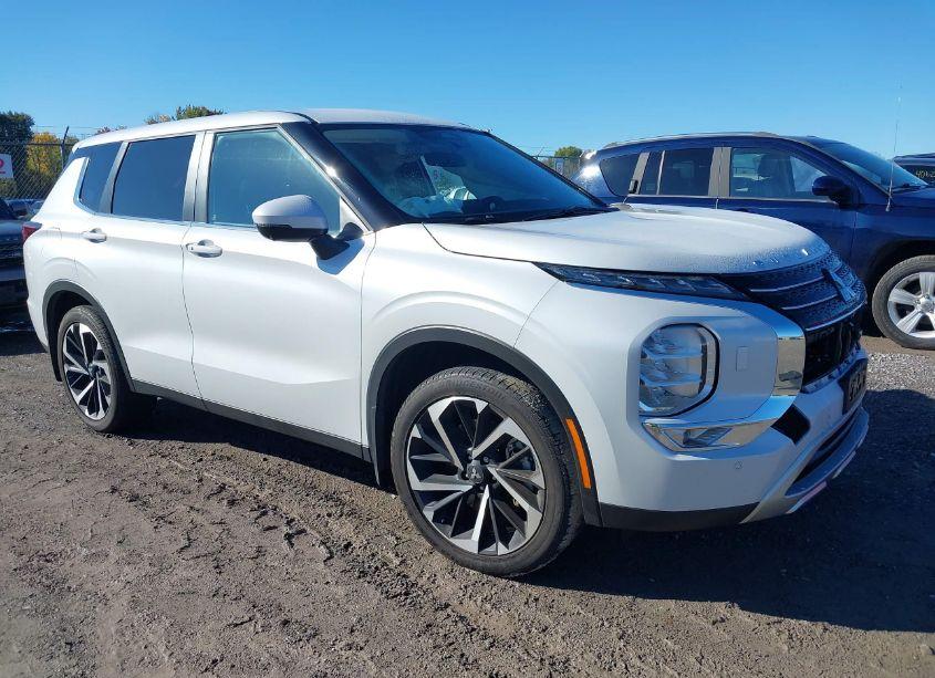 2023 Mitsubishi Outlander (VIN JA4J4UA86PZ052639) main photo