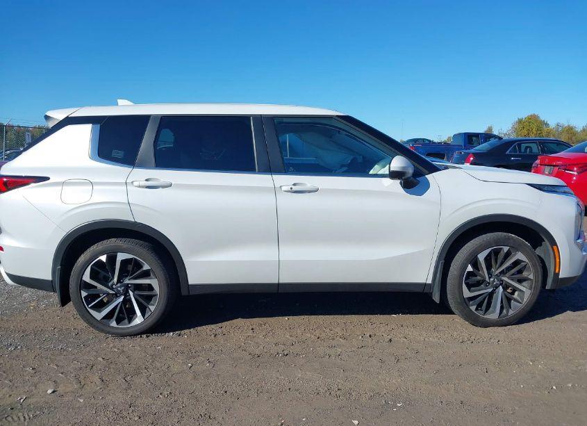 Photo 14 of 2023 Mitsubishi Outlander (VIN JA4J4UA86PZ052639)
