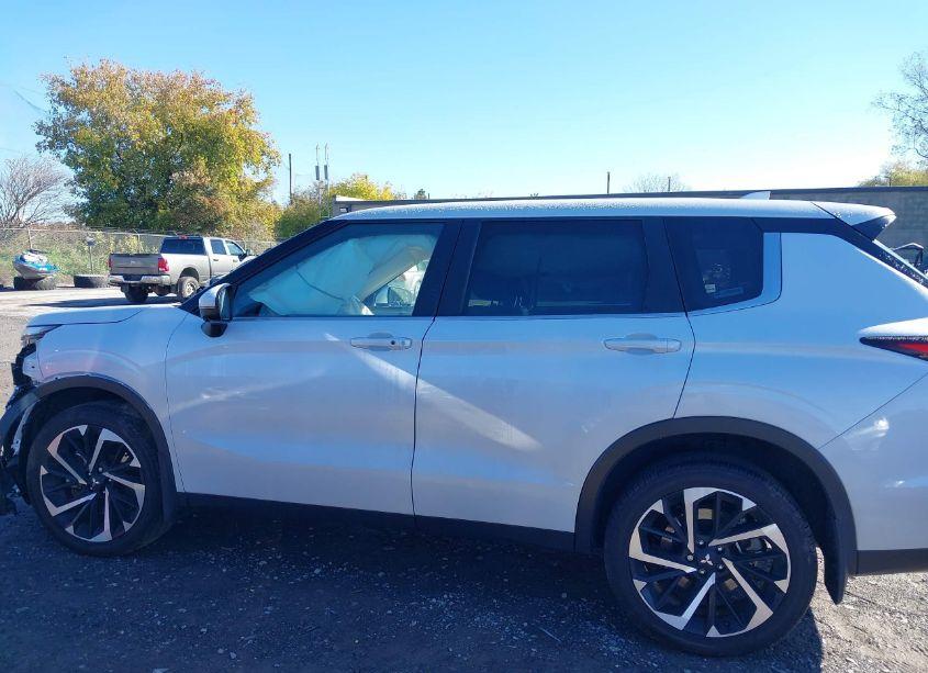 Photo 15 of 2023 Mitsubishi Outlander (VIN JA4J4UA86PZ052639)
