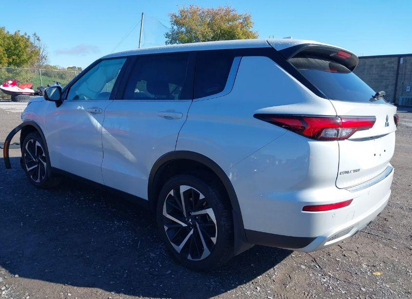Photo 3 of 2023 Mitsubishi Outlander (VIN JA4J4UA86PZ052639)