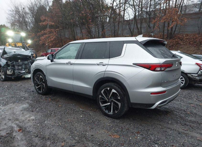 Photo 3 of 2022 Mitsubishi Outlander SE 2.5 (VIN JA4J4UA87NZ062416)