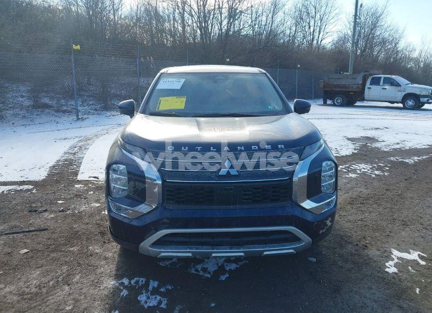 Photo 12 of 2023 Mitsubishi Outlander (VIN JA4J4UA88PZ013681)