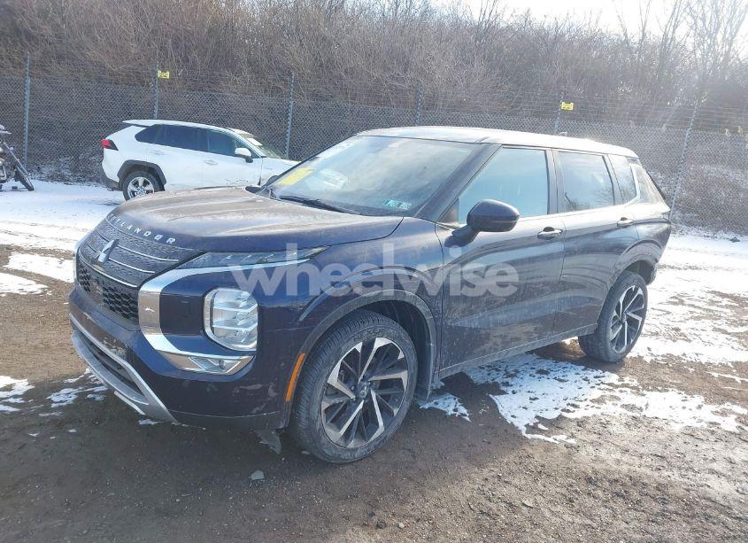 Photo 2 of 2023 Mitsubishi Outlander (VIN JA4J4UA88PZ013681)