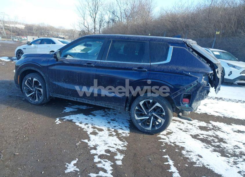 Photo 3 of 2023 Mitsubishi Outlander (VIN JA4J4UA88PZ013681)