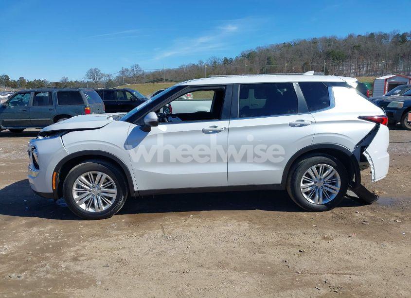 Photo 14 of 2024 Mitsubishi Outlander ES 2.5 S-AWC (VIN JA4J4UA88RZ023937)