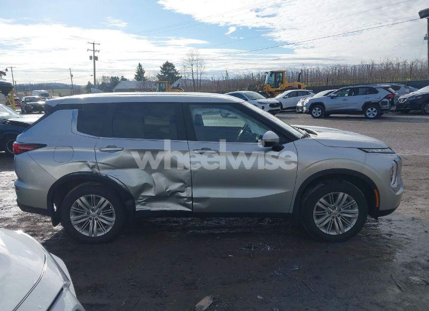 Photo 13 of 2024 Mitsubishi Outlander ES 2.5 S-AWC (VIN JA4J4UA88RZ038521)