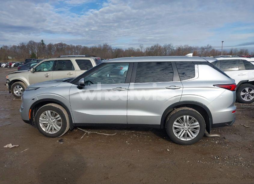 Photo 14 of 2024 Mitsubishi Outlander ES 2.5 S-AWC (VIN JA4J4UA88RZ038521)