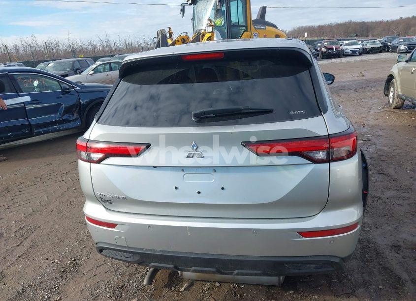 Photo 16 of 2024 Mitsubishi Outlander ES 2.5 S-AWC (VIN JA4J4UA88RZ038521)