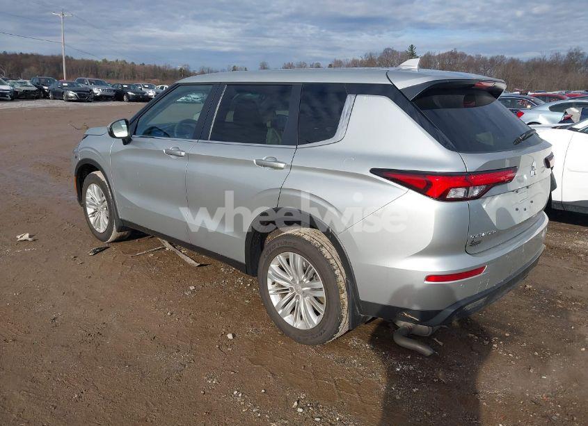 Photo 3 of 2024 Mitsubishi Outlander ES 2.5 S-AWC (VIN JA4J4UA88RZ038521)