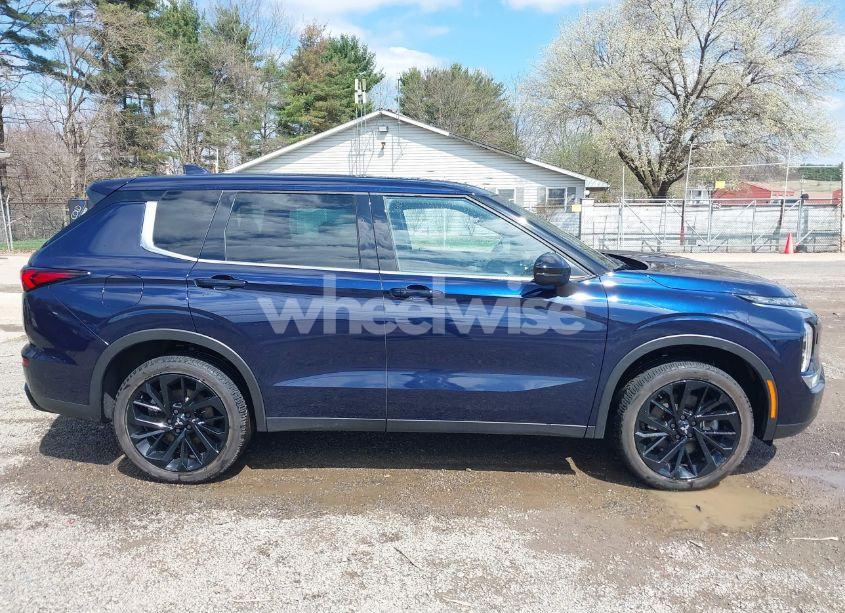 Photo 13 of 2022 Mitsubishi Outlander BLACK EDITION S-AWC (VIN JA4J4UA89NZ077502)