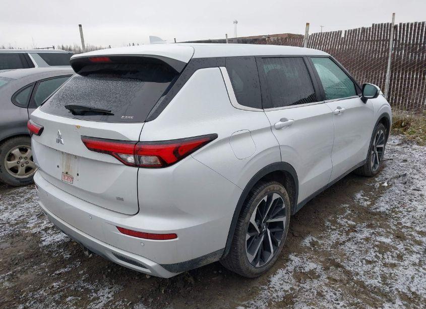 Photo 4 of 2022 Mitsubishi Outlander SE 2.5 (VIN JA4J4UA8XNZ064726)