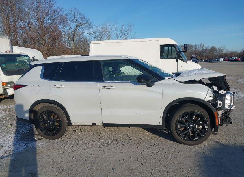 Photo 13 of 2023 Mitsubishi Outlander SE BLACK EDITION (VIN JA4J4UA8XPZ024259)