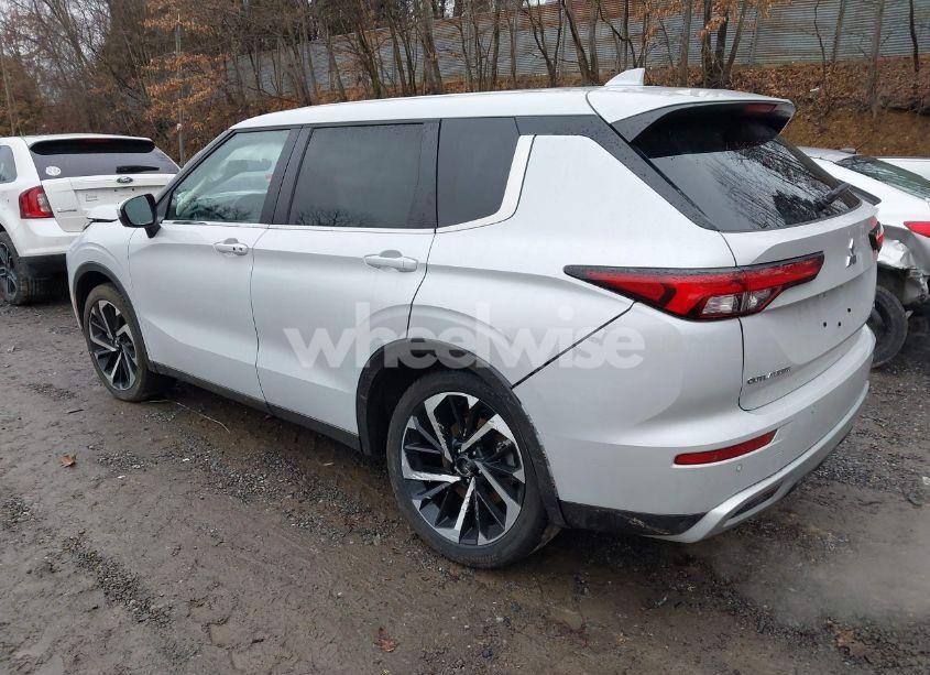 Photo 3 of 2024 Mitsubishi Outlander SE 2.5 S-AWC (VIN JA4J4VA80RZ047767)