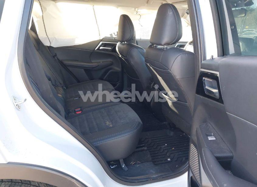 Photo 8 of 2024 Mitsubishi Outlander SE 2.5 S-AWC (VIN JA4J4VA81RZ009531)