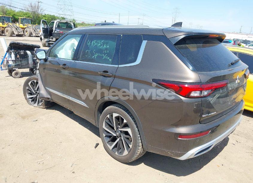 Photo 3 of 2022 Mitsubishi Outlander (VIN JA4J4VA83NZ073287)