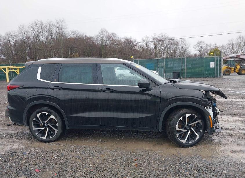 Photo 14 of 2023 Mitsubishi Outlander (VIN JA4J4VA83PZ019765)