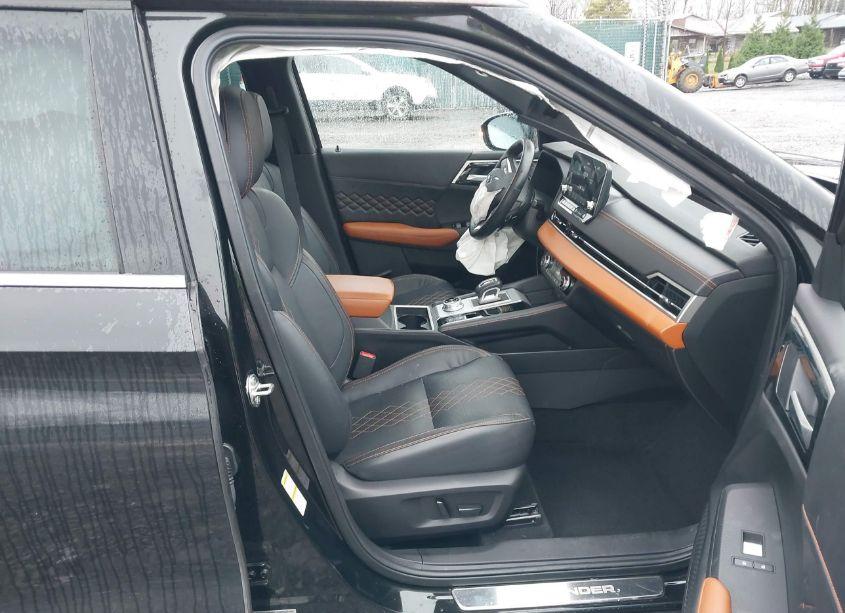 Photo 5 of 2023 Mitsubishi Outlander (VIN JA4J4VA83PZ019765)