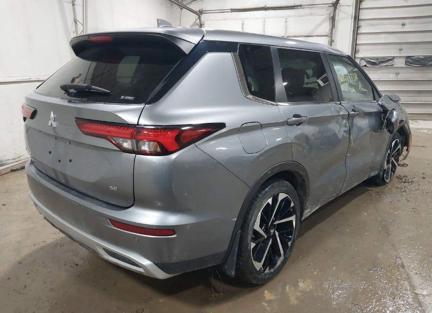 Photo 4 of 2024 Mitsubishi Outlander SE 2.5 (VIN JA4J4VA83RZ015525)