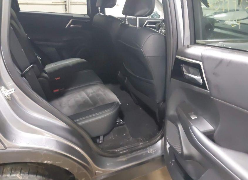 Photo 8 of 2024 Mitsubishi Outlander SE 2.5 (VIN JA4J4VA83RZ015525)