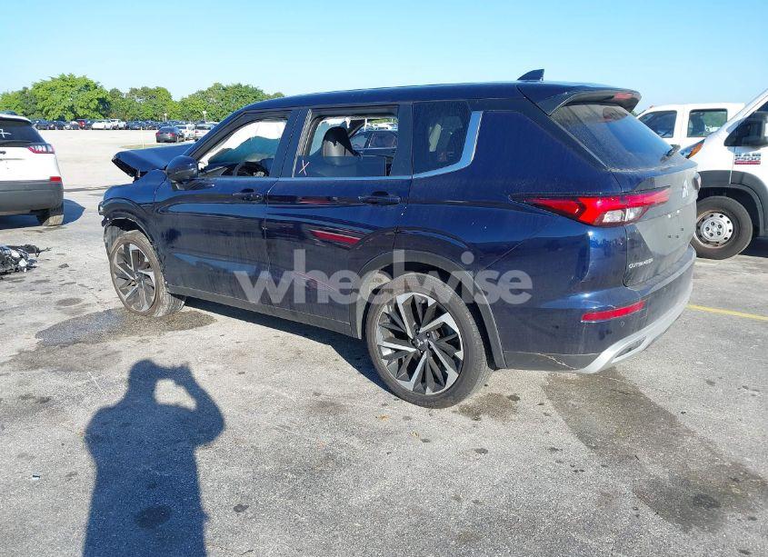 Photo 3 of 2024 Mitsubishi Outlander SE 2.5 S-AWC/SE BLACK EDITION S-AWC/SE BLACK EDITION W/PANO ROOF/SE RALLIART S-AWC (VIN JA4J4VA83RZ021597)