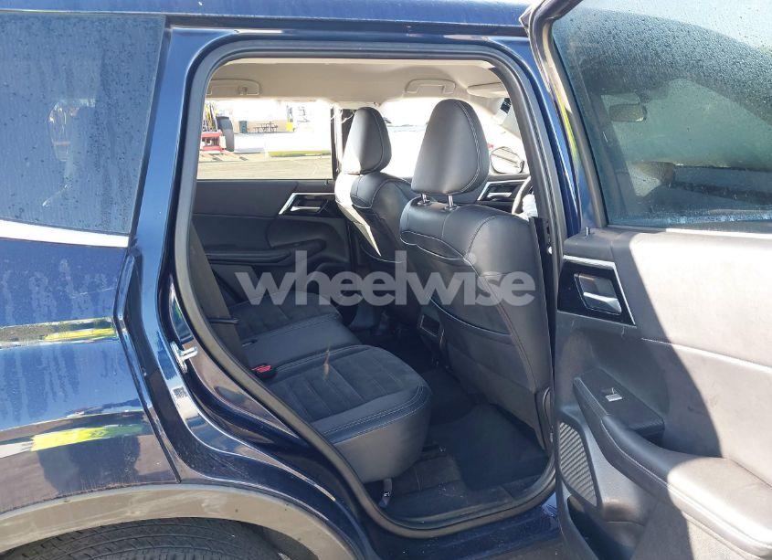 Photo 8 of 2024 Mitsubishi Outlander SE 2.5 S-AWC/SE BLACK EDITION S-AWC/SE BLACK EDITION W/PANO ROOF/SE RALLIART S-AWC (VIN JA4J4VA83RZ021597)