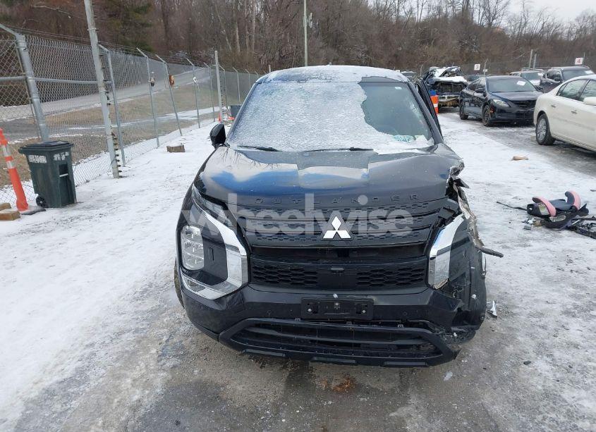 Photo 12 of 2024 Mitsubishi Outlander SE BLACK EDITION S-AWC (VIN JA4J4VA84RZ030390)