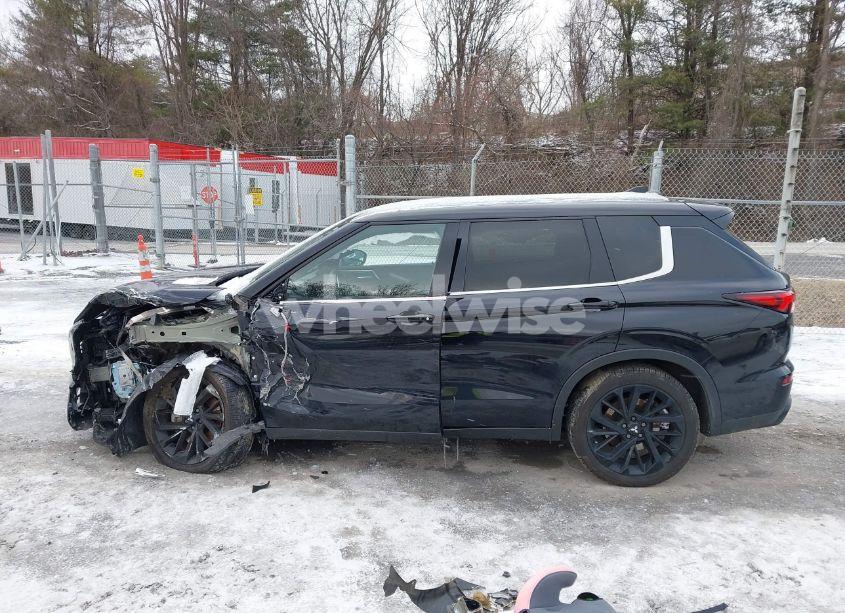 Photo 14 of 2024 Mitsubishi Outlander SE BLACK EDITION S-AWC (VIN JA4J4VA84RZ030390)