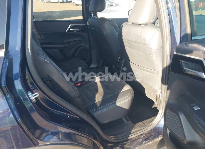 Photo 8 of 2024 Mitsubishi Outlander SE 2.5 S-AWC/SE BLACK EDITION S-AWC/SE BLACK EDITION W/PANO ROOF/SE RALLIART S-AWC (VIN JA4J4VA84RZ031832)