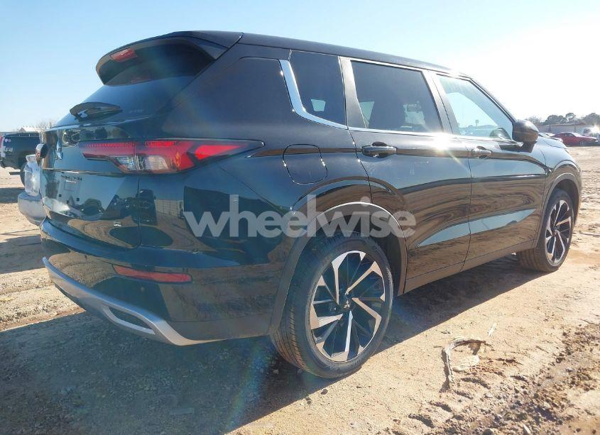 Photo 4 of 2024 Mitsubishi Outlander SE 2.5 S-AWC/SE BLACK EDITION S-AWC/SE BLACK EDITION W/PANO ROOF/SE RALLIART S-AWC (VIN JA4J4VA84RZ075202)