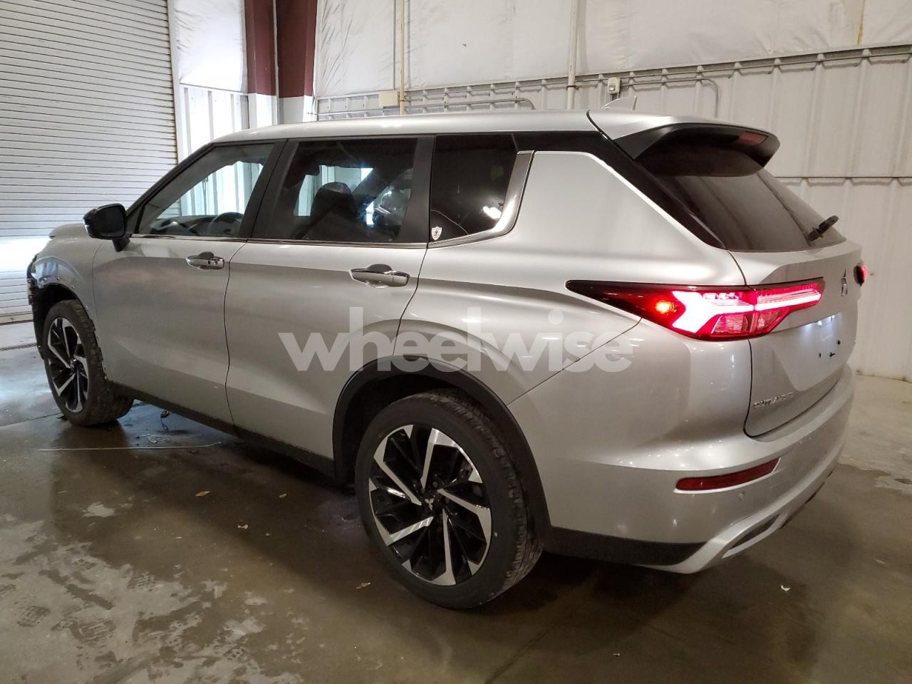 Photo 2 of 2024 MITSUBISHI OUTLANDER SE (VIN JA4J4VA85RZ040216)