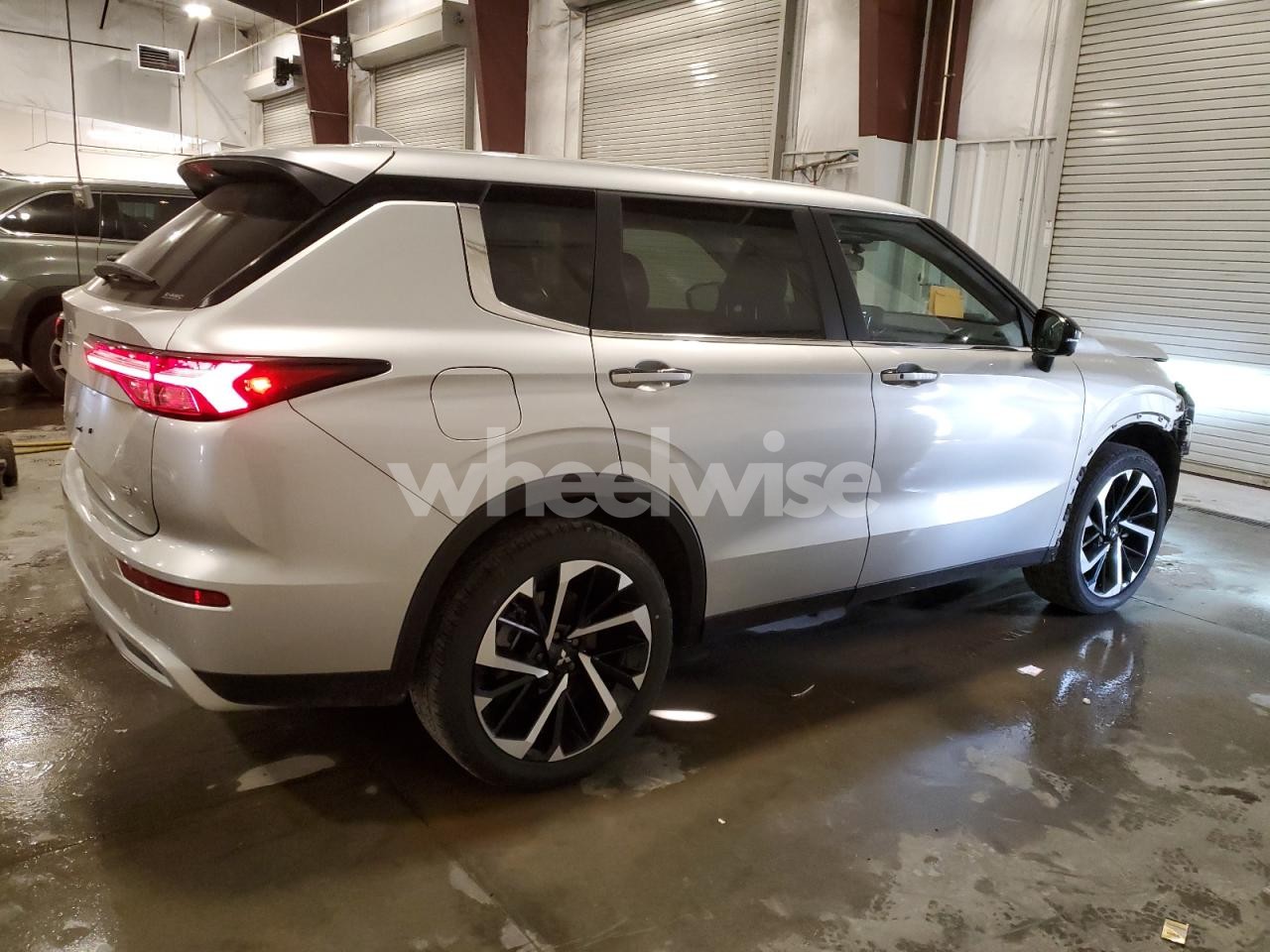 Photo 3 of 2024 MITSUBISHI OUTLANDER SE (VIN JA4J4VA85RZ040216)