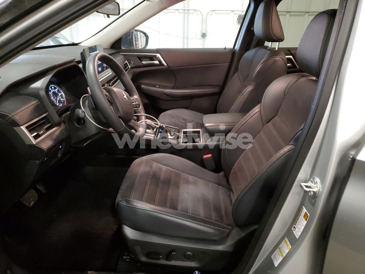 Photo 7 of 2024 MITSUBISHI OUTLANDER SE (VIN JA4J4VA85RZ040216)